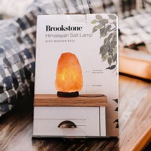 🔥PRICE DROP🔥NIB BROOKSTONE HIMALAYAN SALT LAMP WITH WOODEN BASE